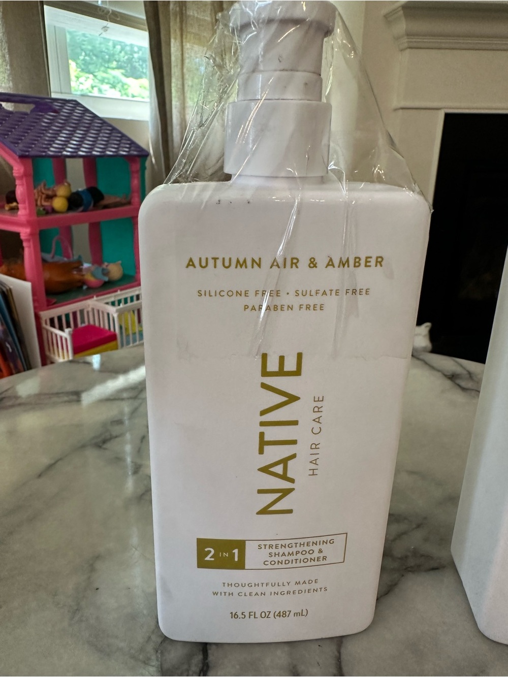 Native Autumn Air & Amber 2-in-1 Body Wash – White with Gold Accents